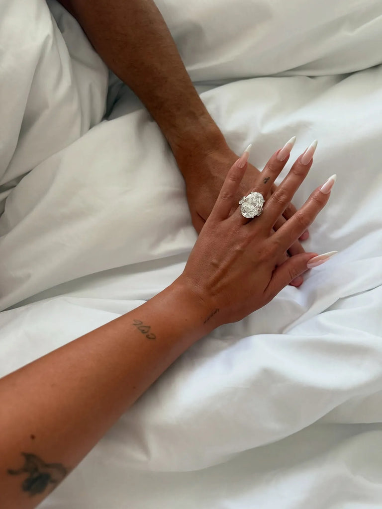 Jinsiy eshak bilan shirali qoramagizni bexosdan Ikki hushtak ichida rus porno