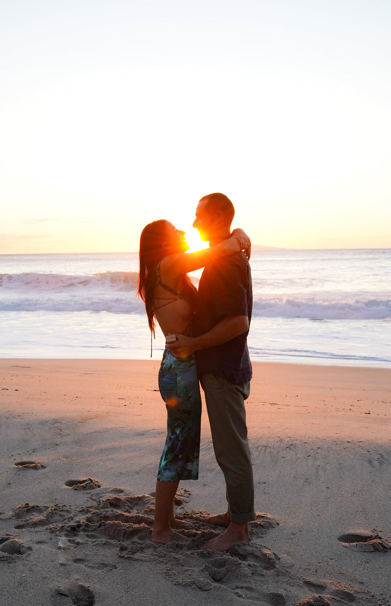 Adorning a Starlet: Aesha Scott engaged with Layla Kaisi Collection bespoke diamond ring to Scott Dobson on the beach